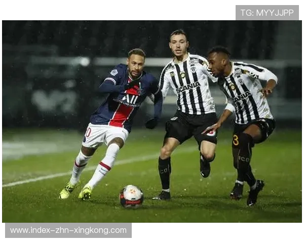 内马尔后仰抽射技术质量极高 内马尔后仰抽射技术质量极高