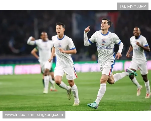 足球英冠边路传中中路抢点轻松破门