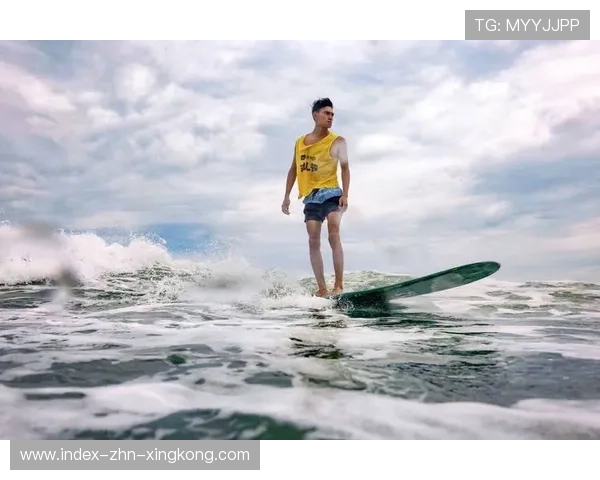 冲浪选手自创舞步浪上跳 冲浪选手自创舞步浪上跳